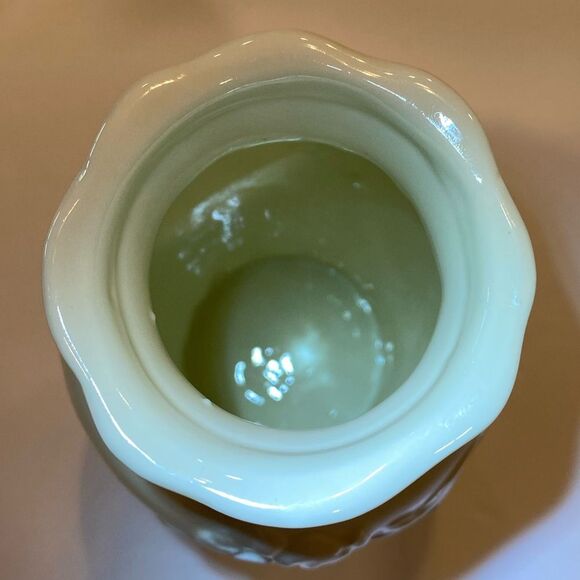 Vintage Porcelain Vase Cream Flower Lillies on Face Scalloped Detail Nec… - Picture 9 of 13